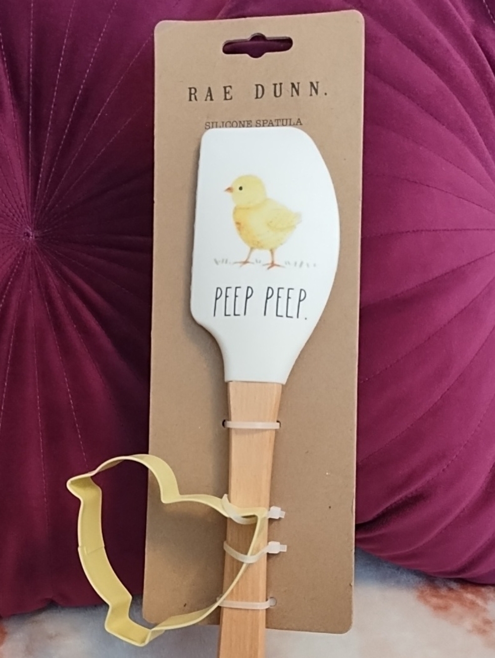 Rae Dunn White & Yellow 'Peep' Silicone Spatula & Peep Cookie Cutter 🐤NWT
